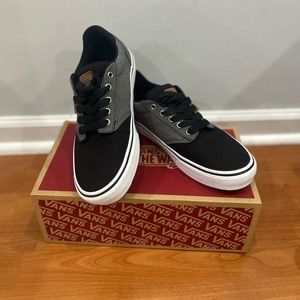 New, only worn once. Atwood Deluxe - Vans